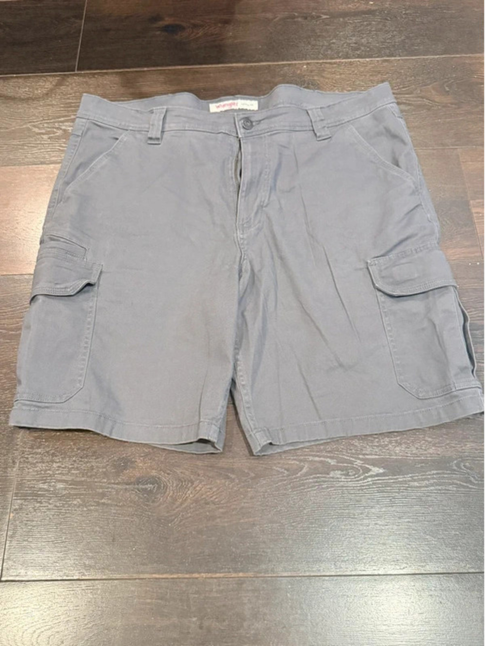 Wrangler Men’s Gray Regular Fit Stretch Cargo Shorts Size 38 H18